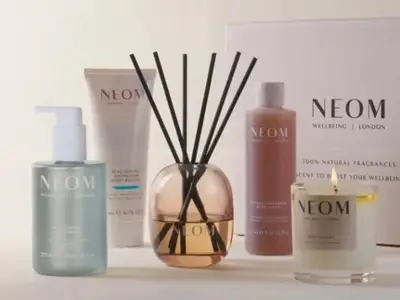 NEOM Daily De-Stress Edit: £180 gift box now £99 with 45% off