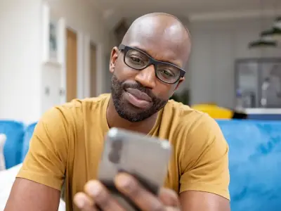 Neuroscientist: Switch Phone to Grayscale to Curb Addiction