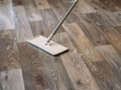 Olive oil mop keeps wooden floors shiny and dust-free in autumn