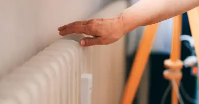 Plumber's Simple Radiator Task to Heat Homes Faster Without Foil