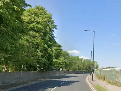 Police warn of match day vehicle break-ins on Manchester road