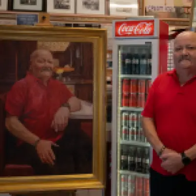 Royal portrait artists honour high street business heroes