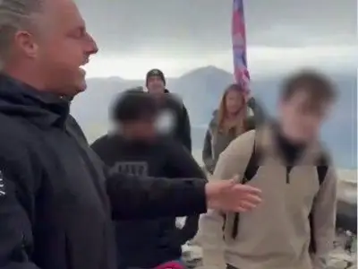 Snowdon flag protest: 'Stop the boats' walker clashes with trainee doctors