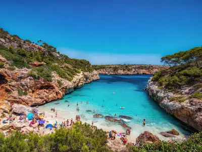 Special warning issued for Spain holiday hotspots as Storm Adam nears