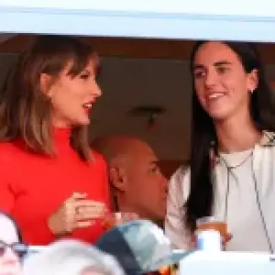 Taylor Swift asks fan to stop filming at Travis Kelce's Chiefs game