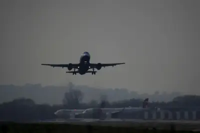 Tories pledge Heathrow third runway despite mayoral hopefuls' concerns