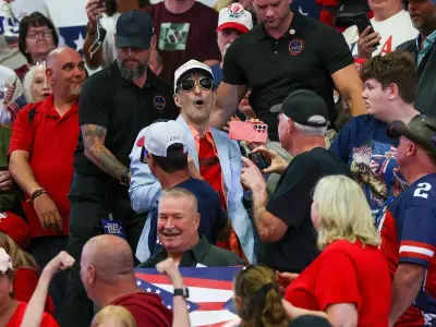 Trump rally heckler ejected as Ohio crowd boos protester