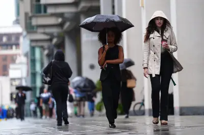 UK unemployment falls to 4.7%, lowest in a year, as vacancies slide