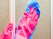 30-Second Task Keeps Shower Screens Stain-Free, Expert Says