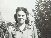Aberfan dinner lady Nansi Williams honoured with purple plaque