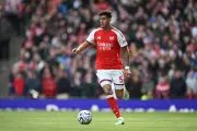 Arsenal injury concern as Hincapie carried off after Leeds win