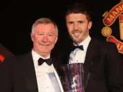 Carrick in regular contact with Ferguson and Solskjaer