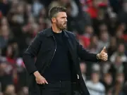Carrick's Man Utd held by 10-man Spurs in woeful draw
