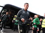 Celtic overcome bus breakdown to beat Motherwell 2-0