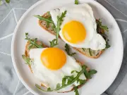 Chefs reveal three-word secret to restaurant-quality fried eggs