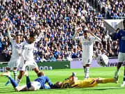 Chelsea's Emi Martinez stretchered off after head clash