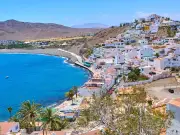 Earthquake hits Spanish holiday hotspot in Canary Islands filled with Brits