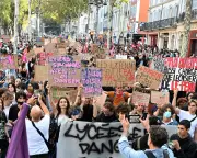 French students blockade schools in nationwide protests