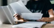 Households face £800 extra cost from late bills, study finds