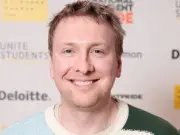 Joe Lycett gives away 500 pints in UK pubs, hails locals as 'one of the best things'