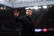 Man Utd keep Carrick for Chelsea clash despite poor run