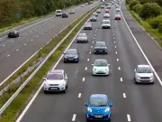 Police clarify rules on undertaking middle lane drivers and £100 fine