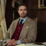 Theo James 'bemused' as real brawl breaks out on The Gentlemen set